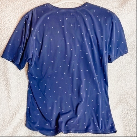 Nike Men’s Navy Basketball Graphic Tee - Picture 2 of 4